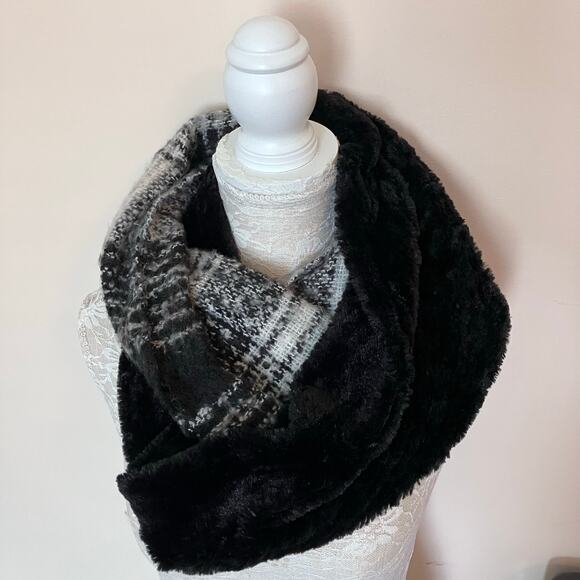 Unknown Accessories - Black and Grey Faux Fur Infinity Scarf